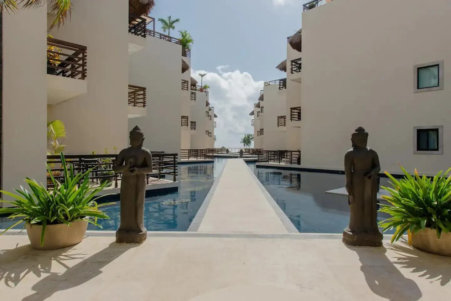 Aparthotel Aldea Thai Downtown Oceanview Residences Playa del Carmen Mexico